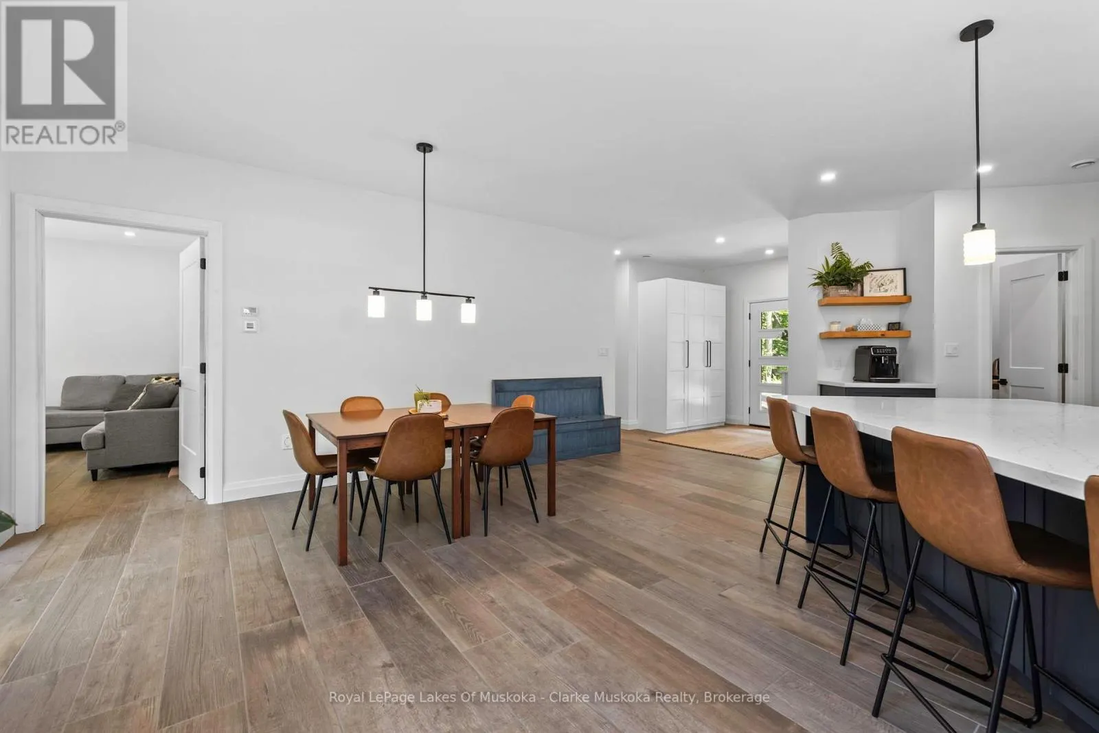 3278 RUSSELL DRIVE