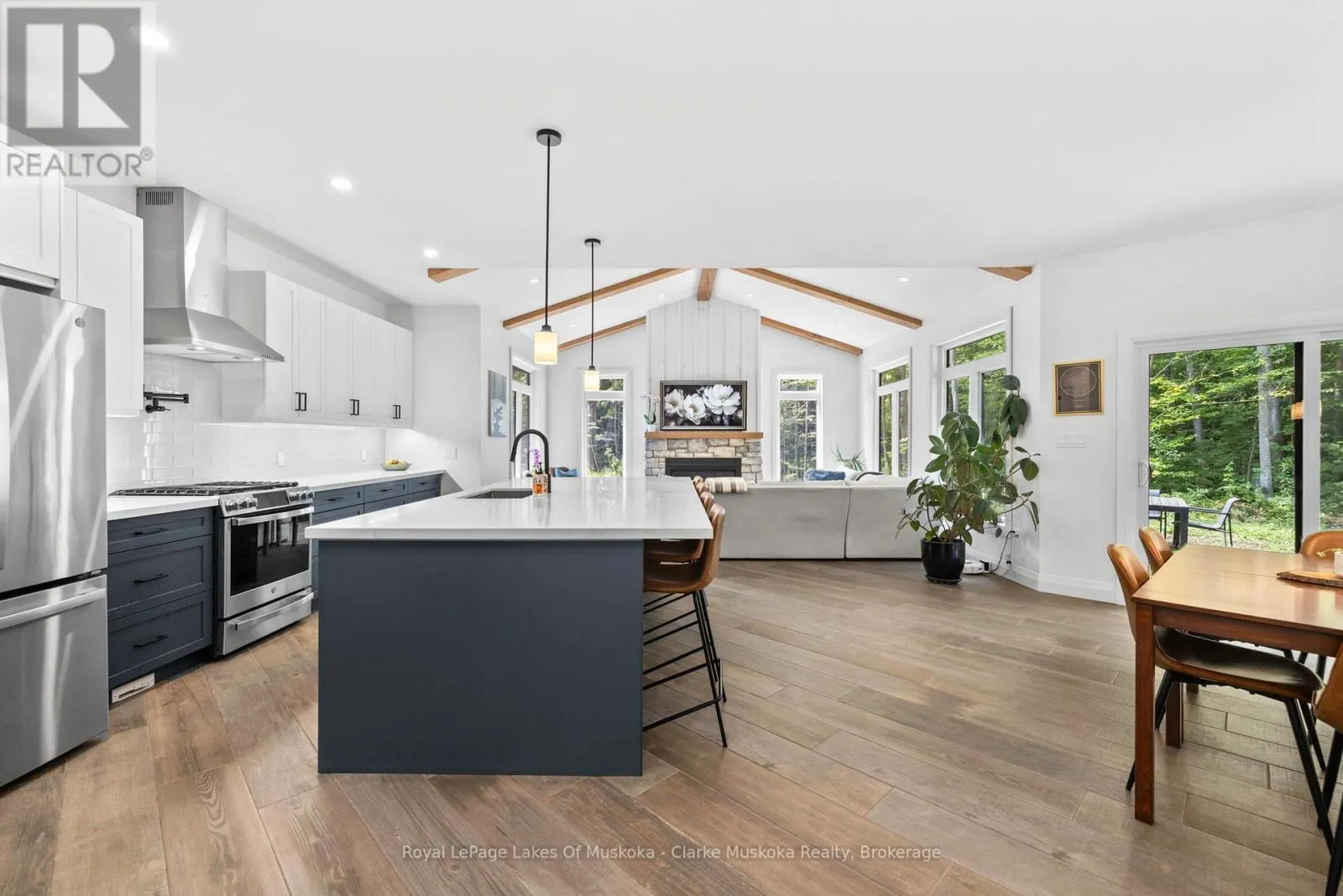 3278 RUSSELL DRIVE