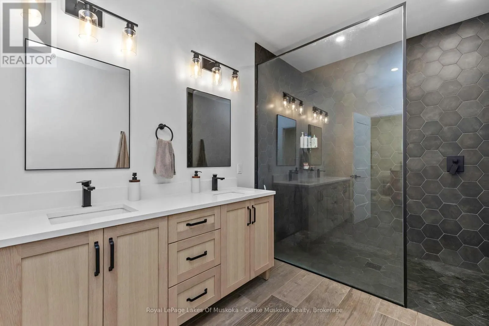 3278 RUSSELL DRIVE