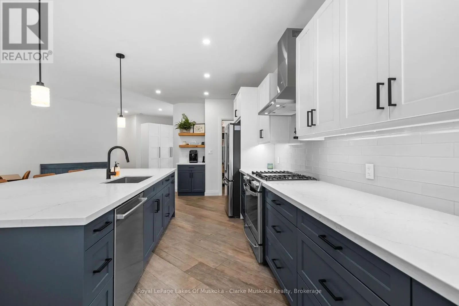 3278 RUSSELL DRIVE