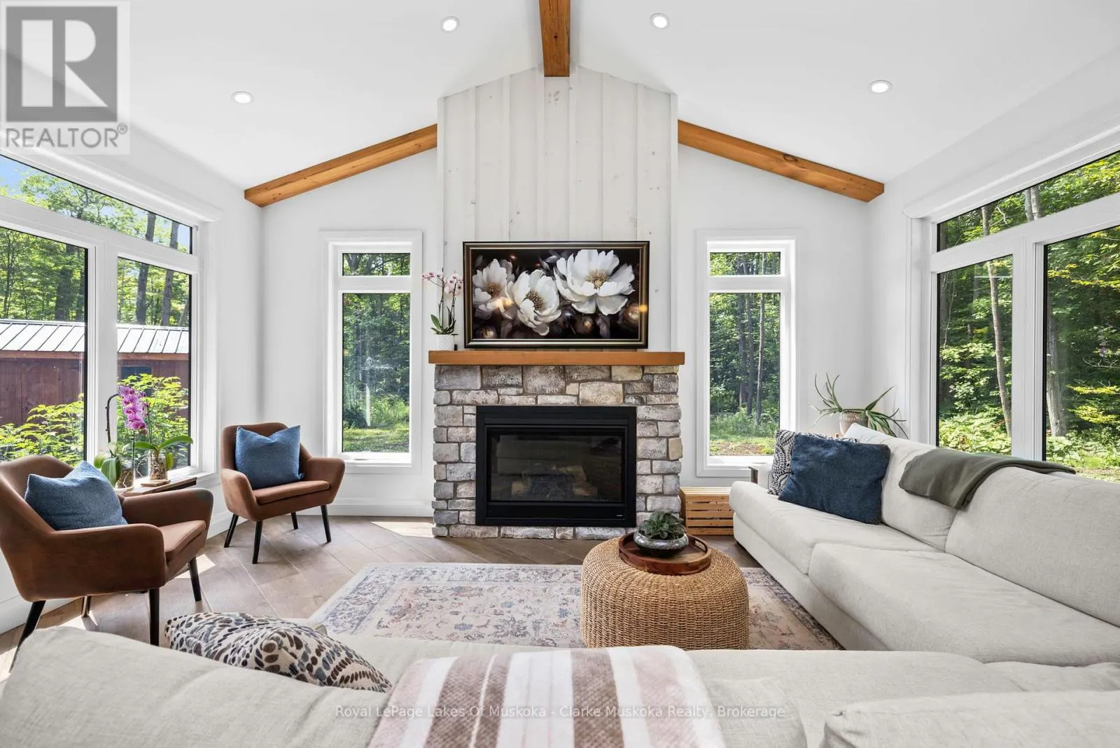 3278 RUSSELL DRIVE