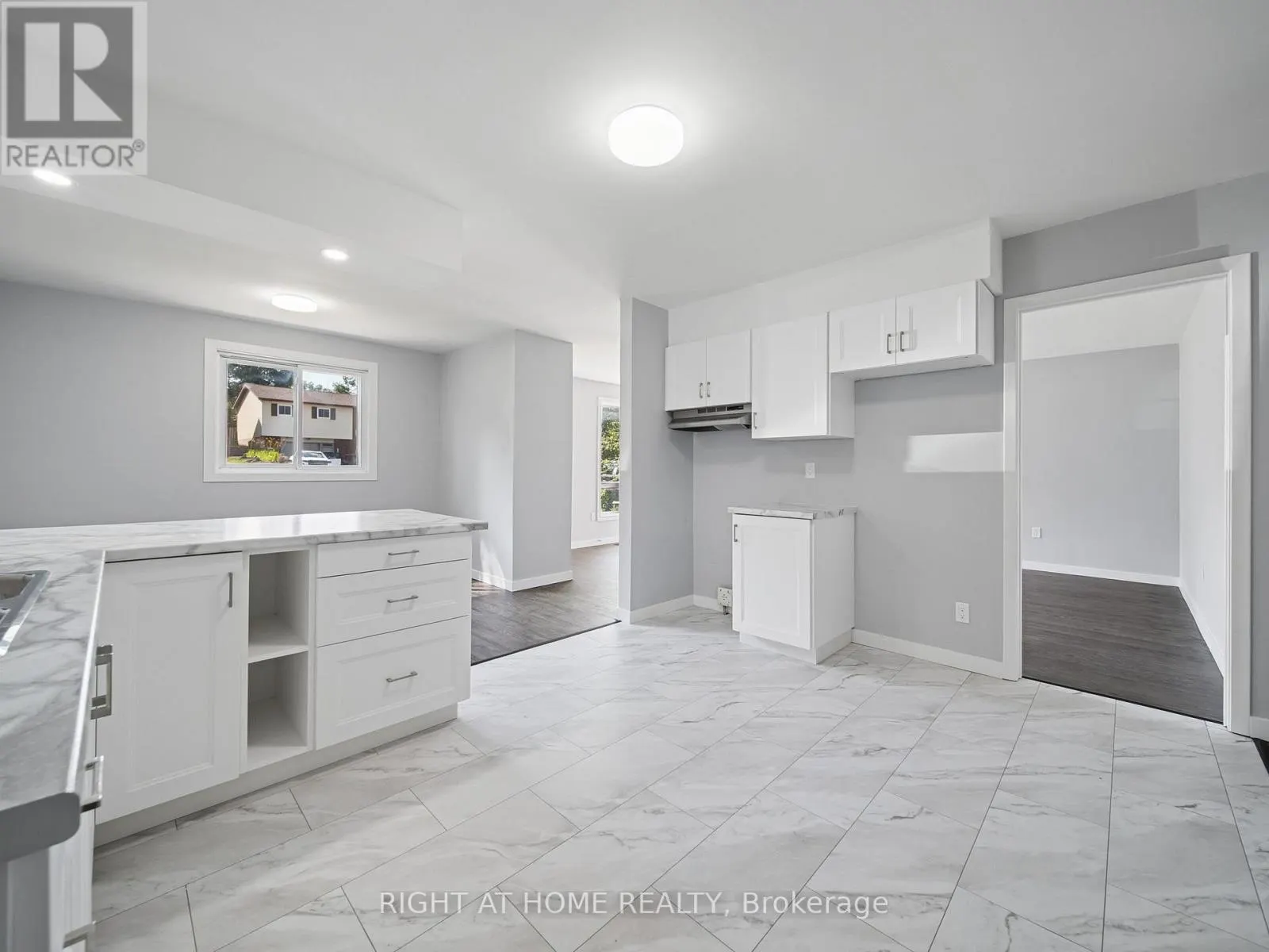 138 SIMCOE STREET