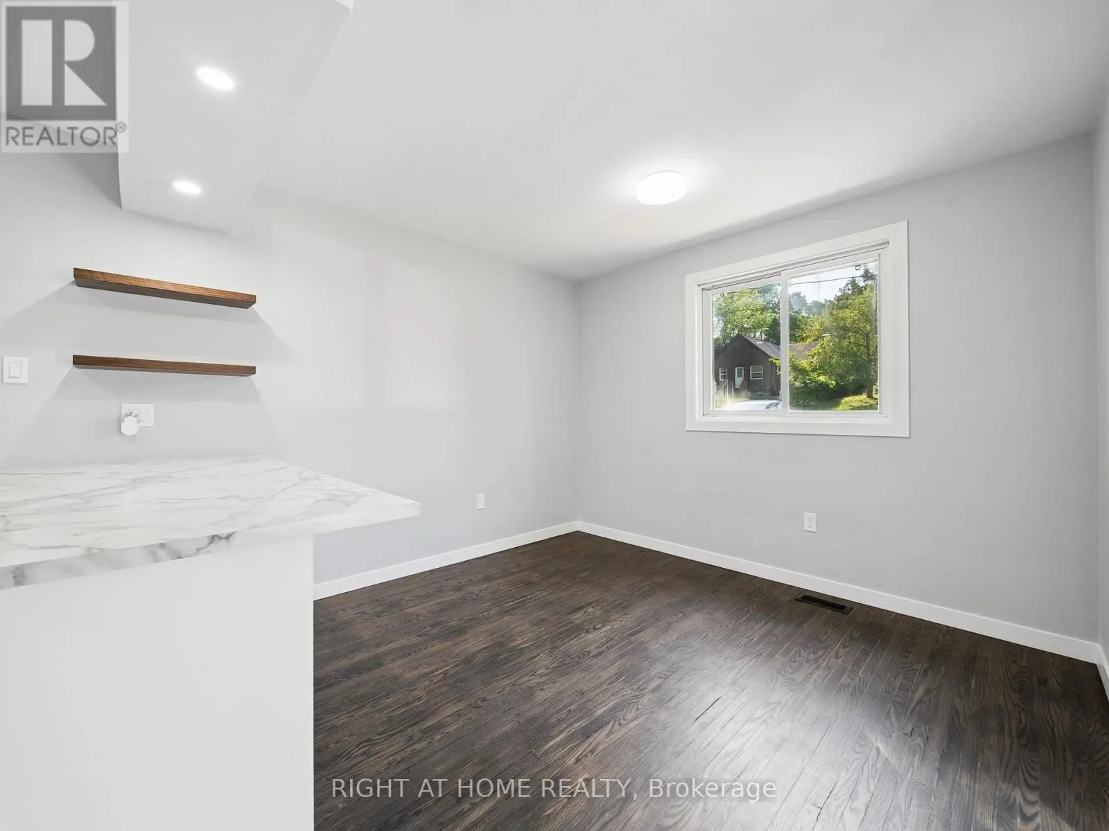 138 SIMCOE STREET