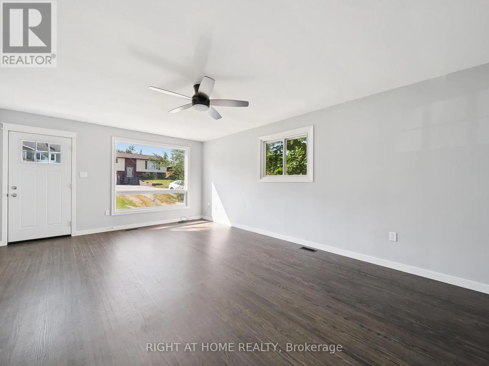 138 SIMCOE STREET