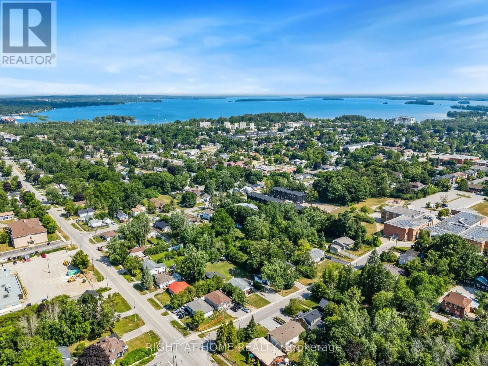 138 SIMCOE STREET