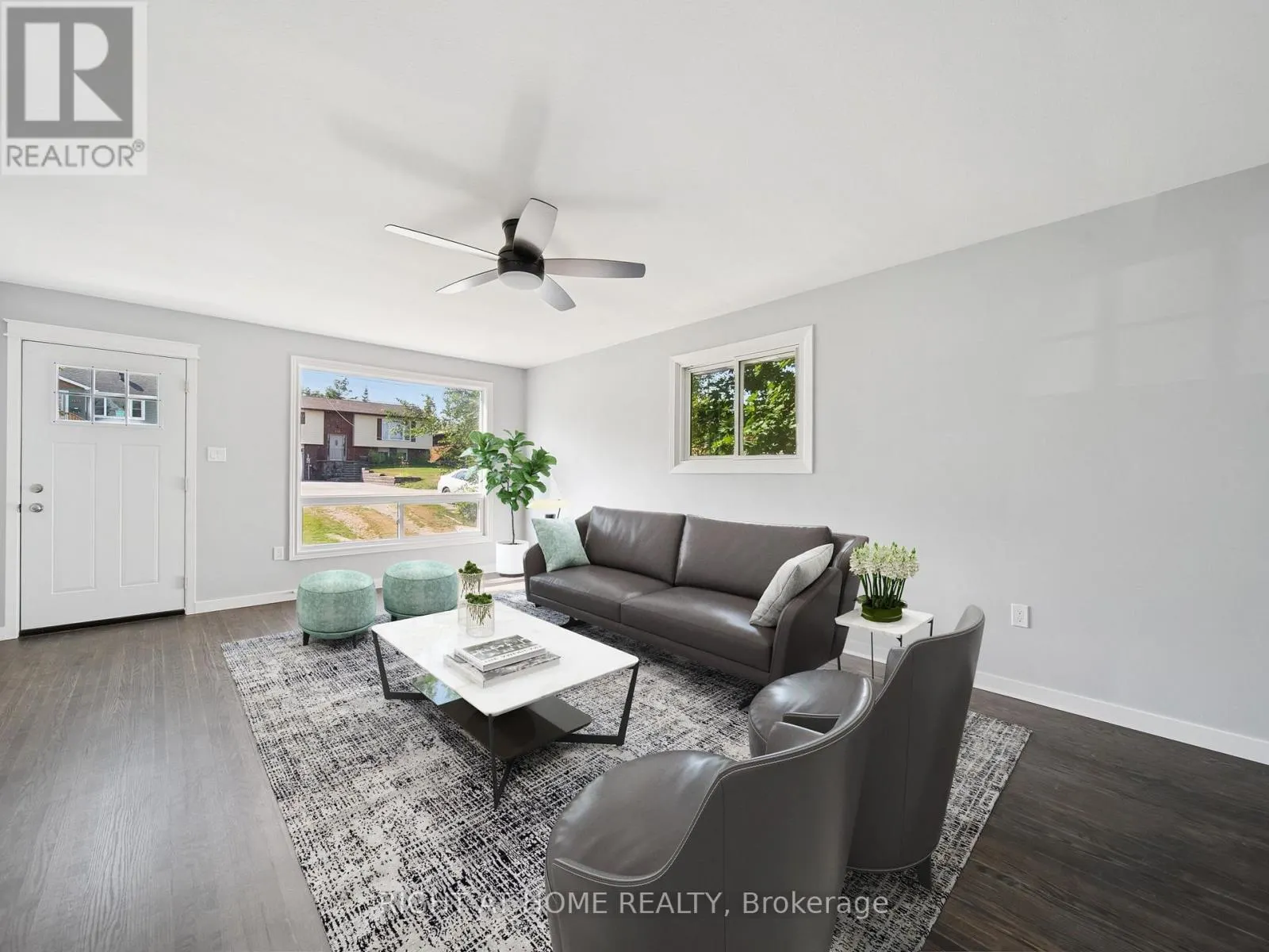 138 SIMCOE STREET
