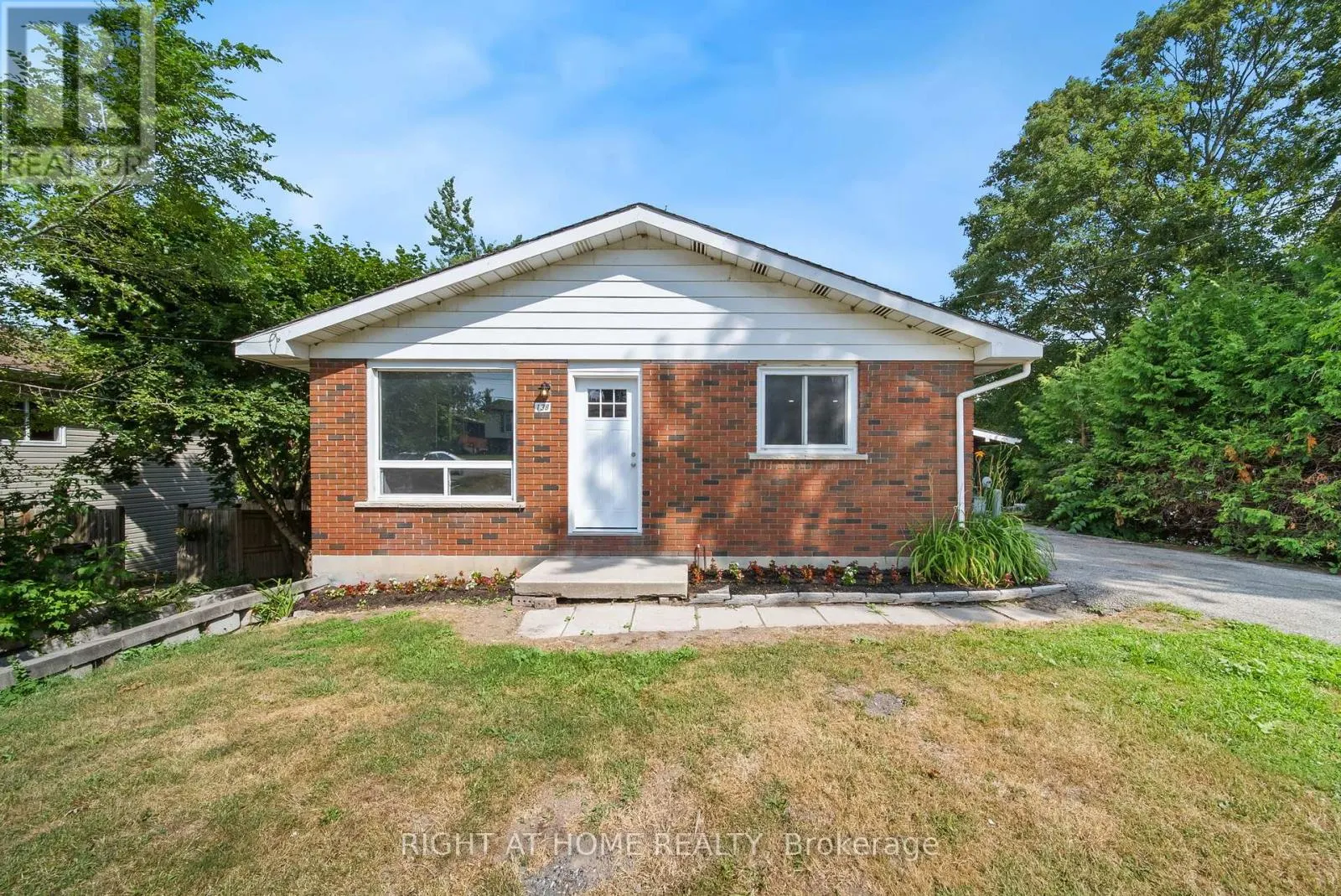 138 SIMCOE STREET