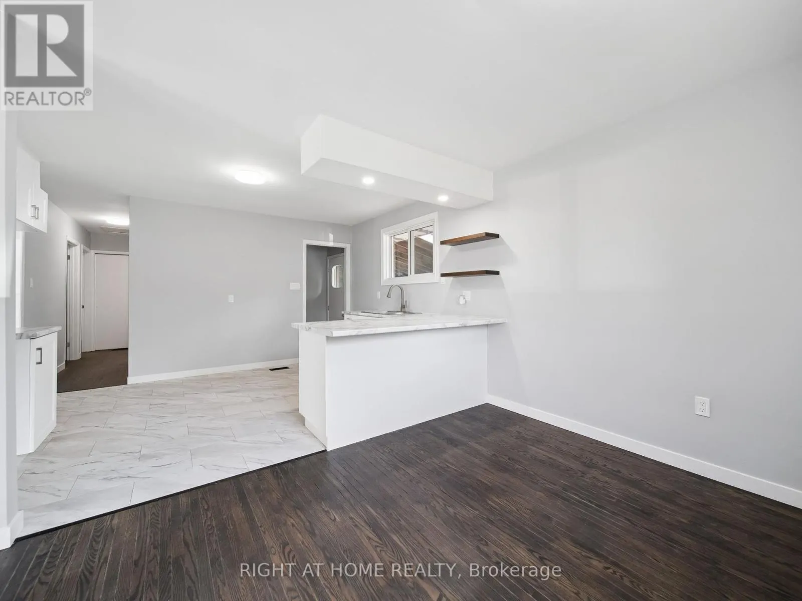 138 SIMCOE STREET