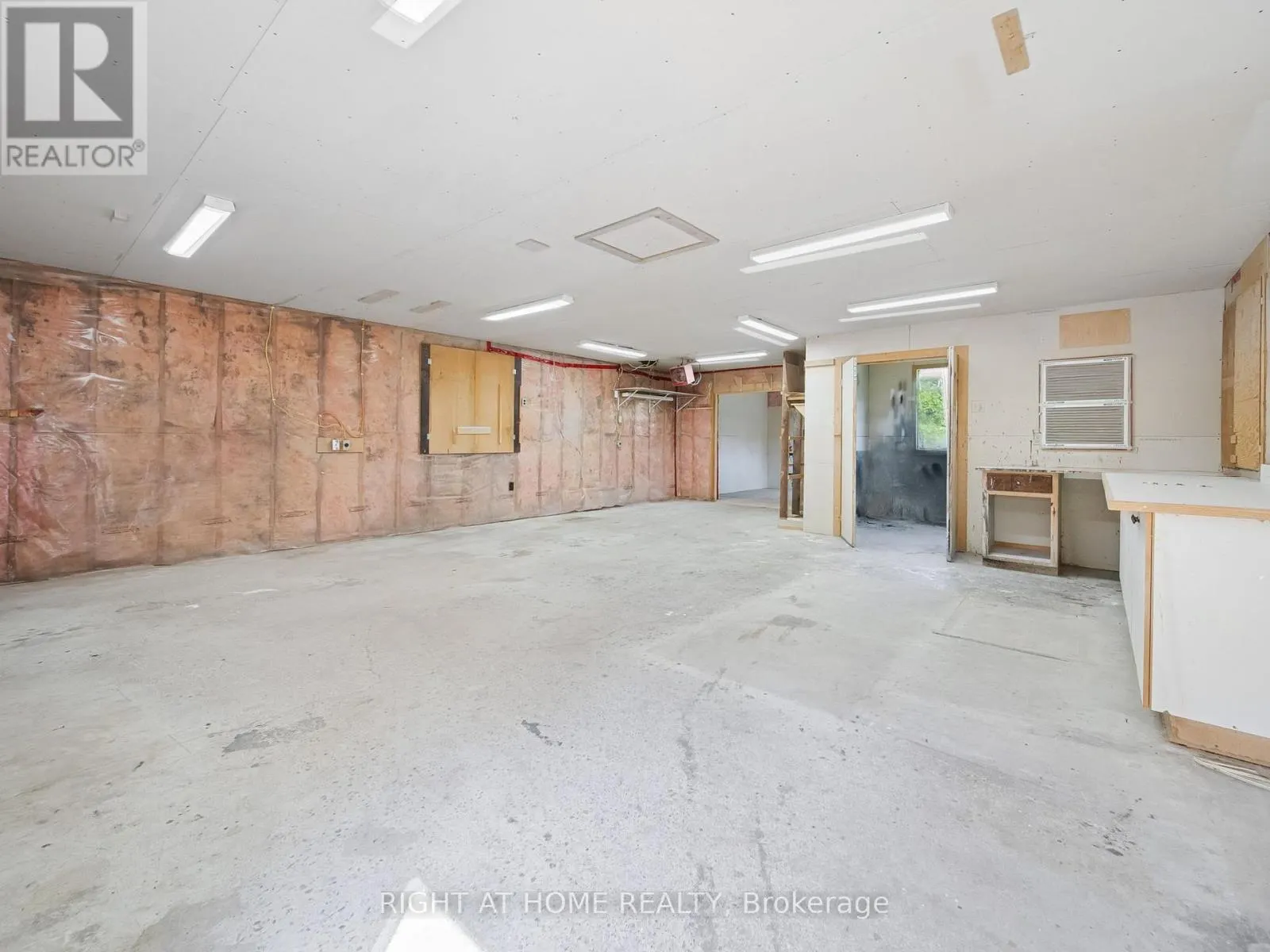 138 SIMCOE STREET