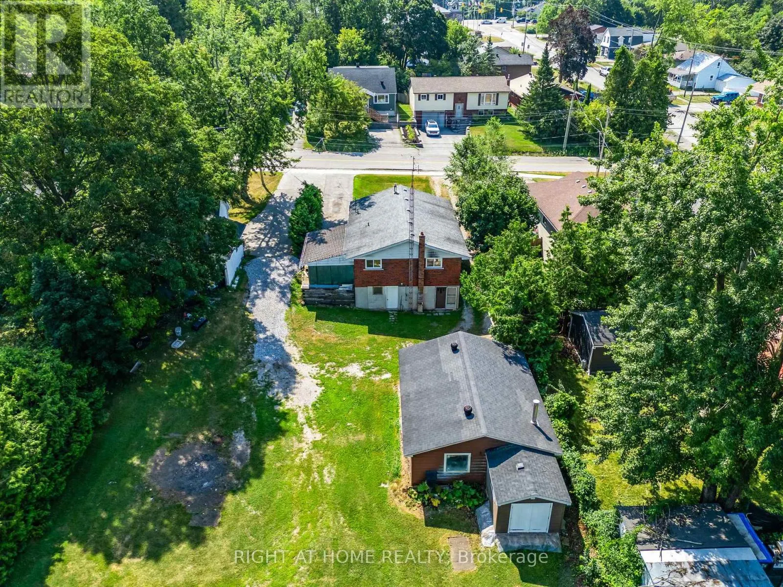 138 SIMCOE STREET