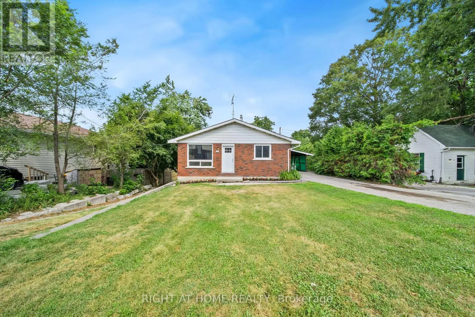 138 SIMCOE STREET