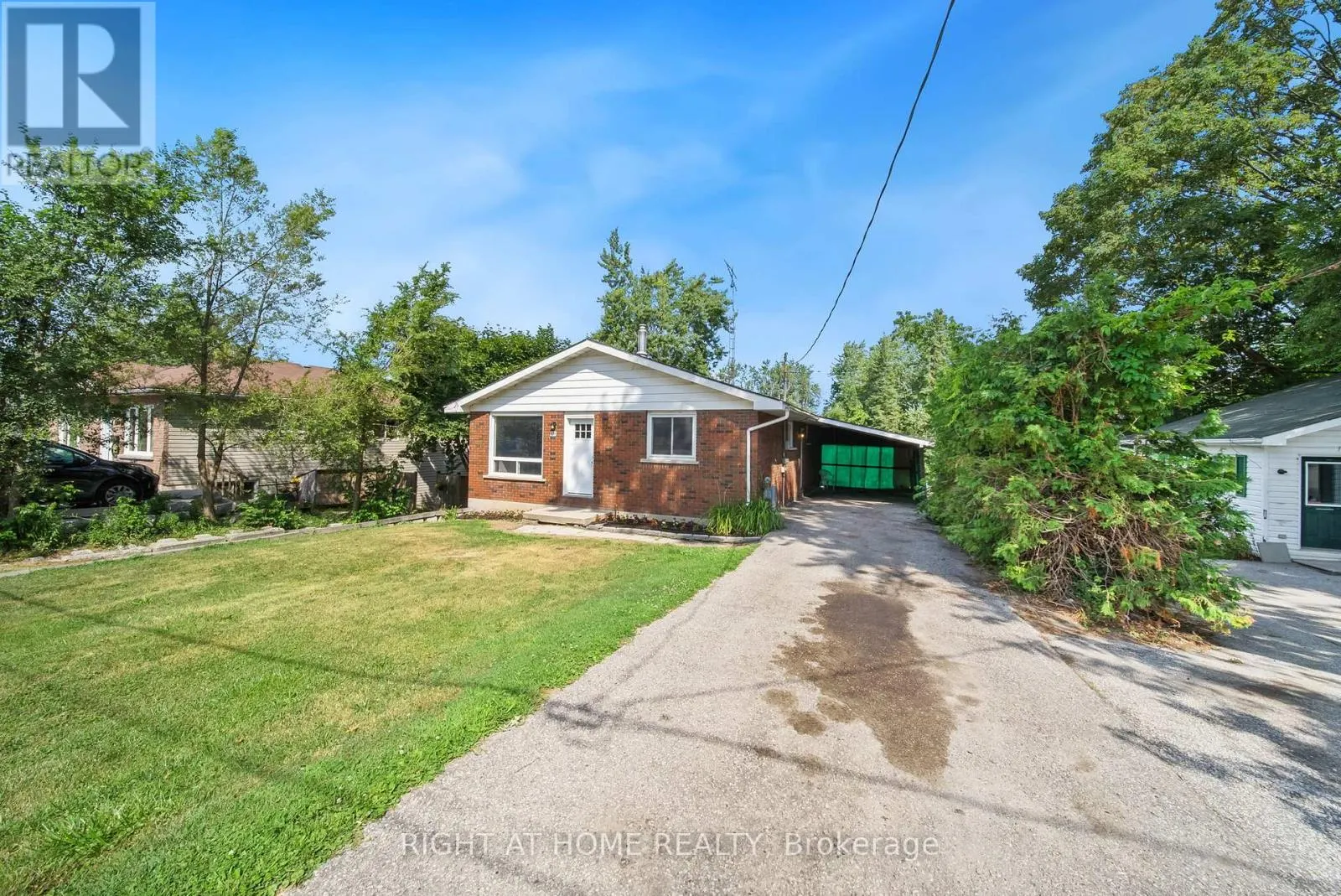 138 SIMCOE STREET