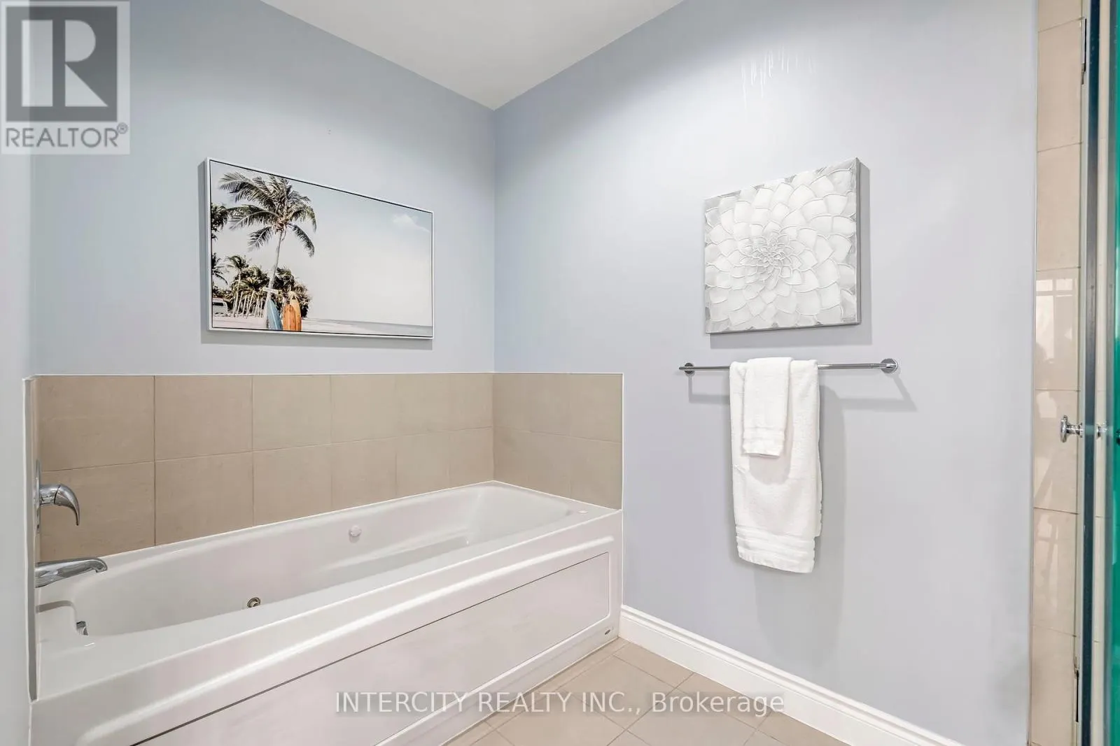 LPH03 - 699 ABERDEEN BOULEVARD