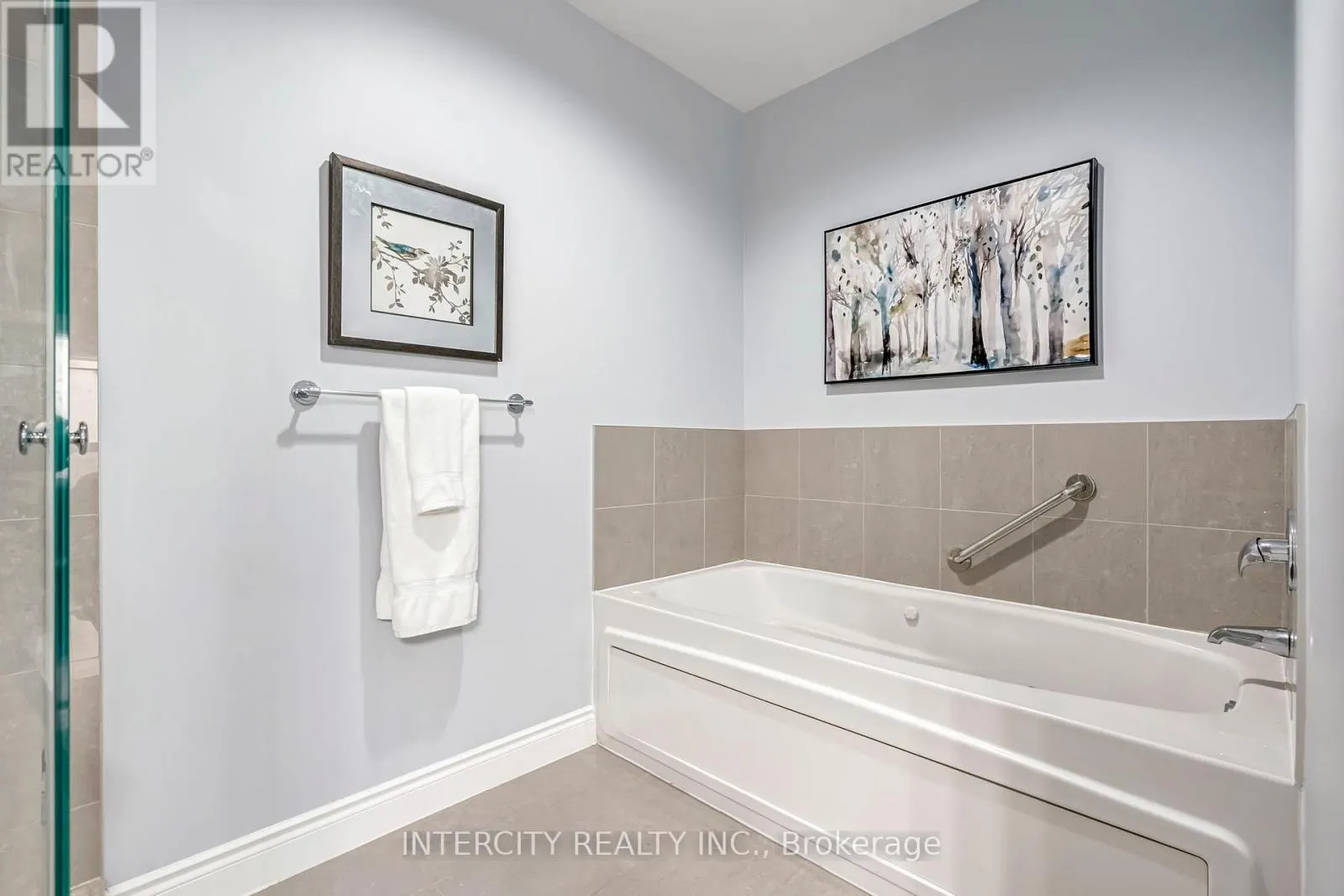 LPH03 - 699 ABERDEEN BOULEVARD