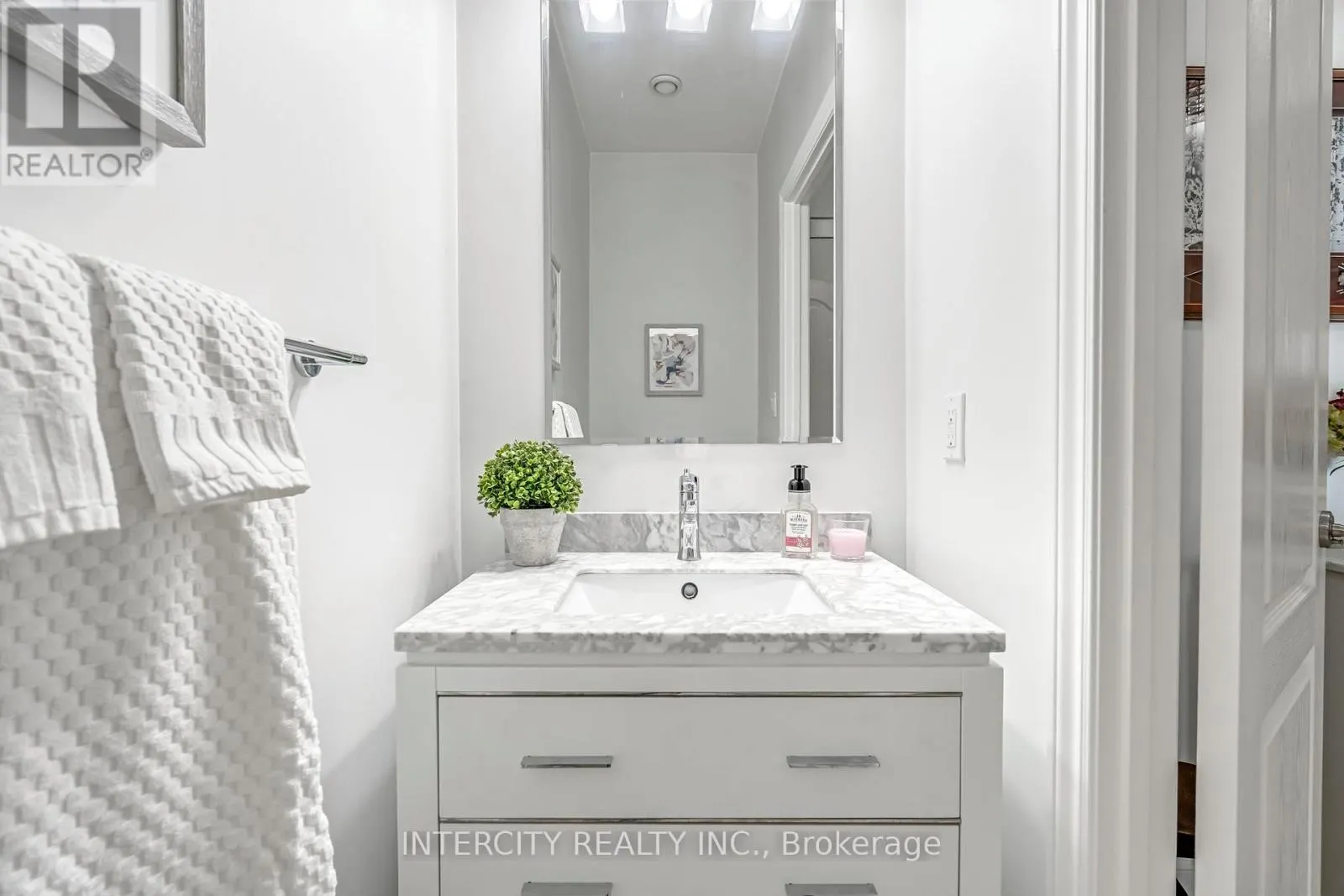 LPH03 - 699 ABERDEEN BOULEVARD