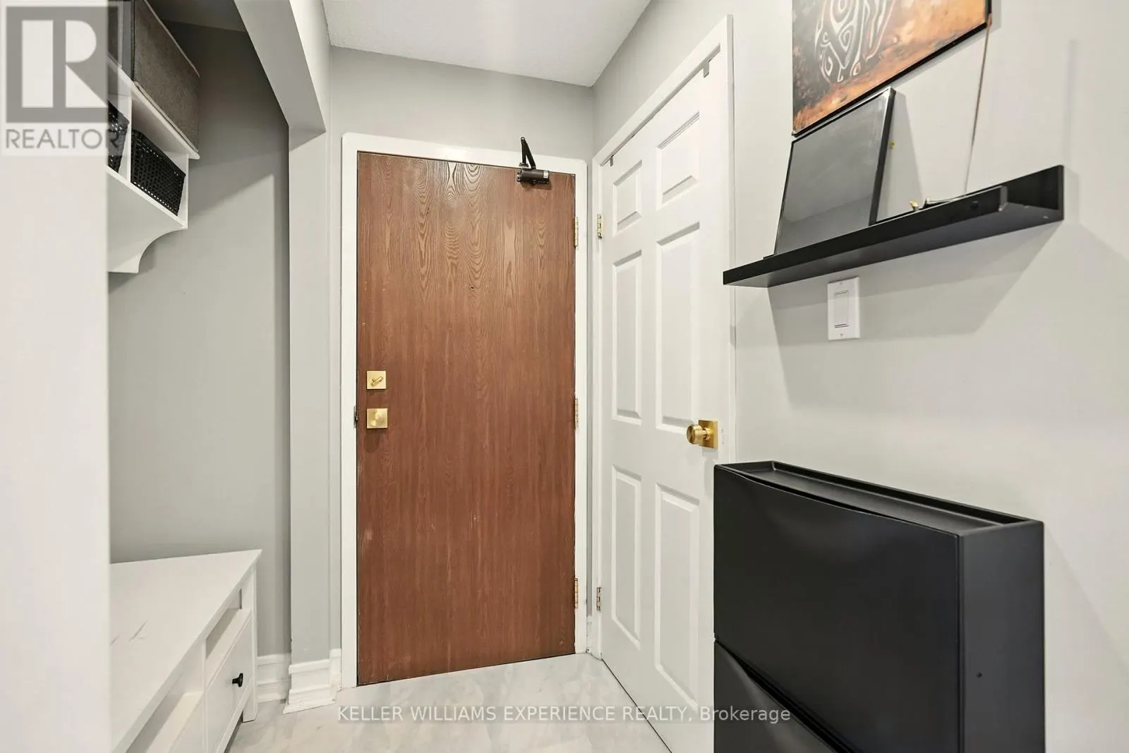 E8 - 167 EDGEHILL DRIVE