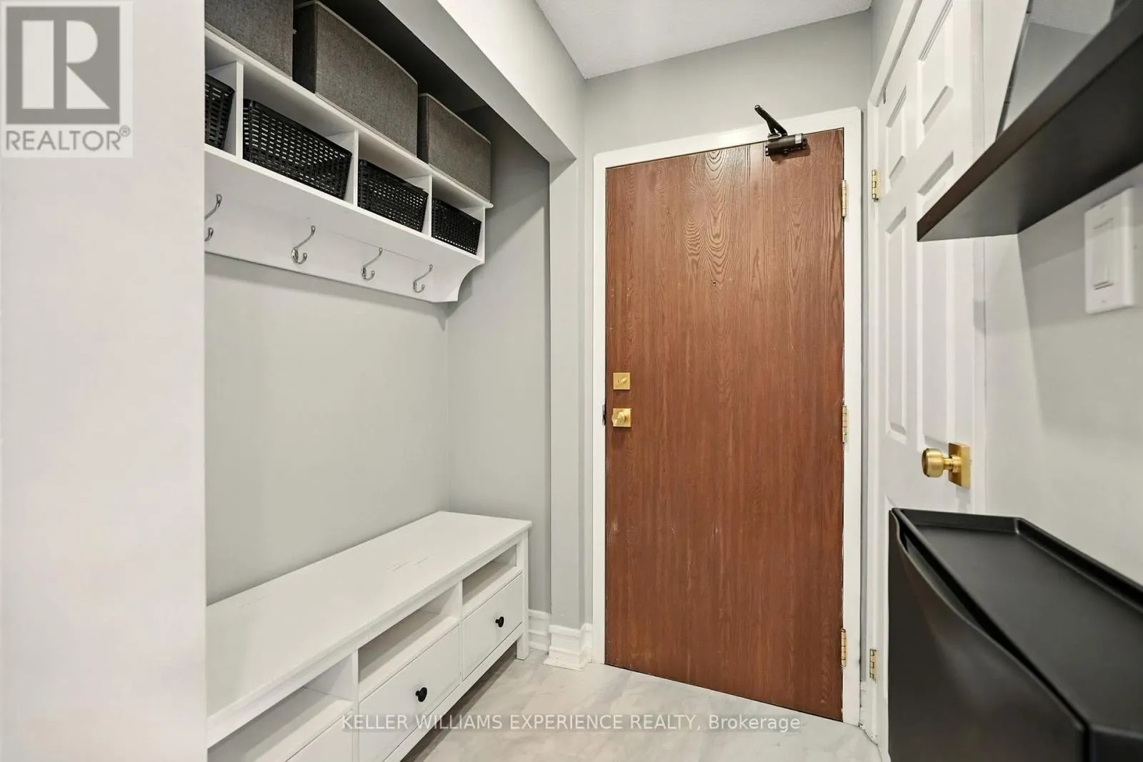 E8 - 167 EDGEHILL DRIVE