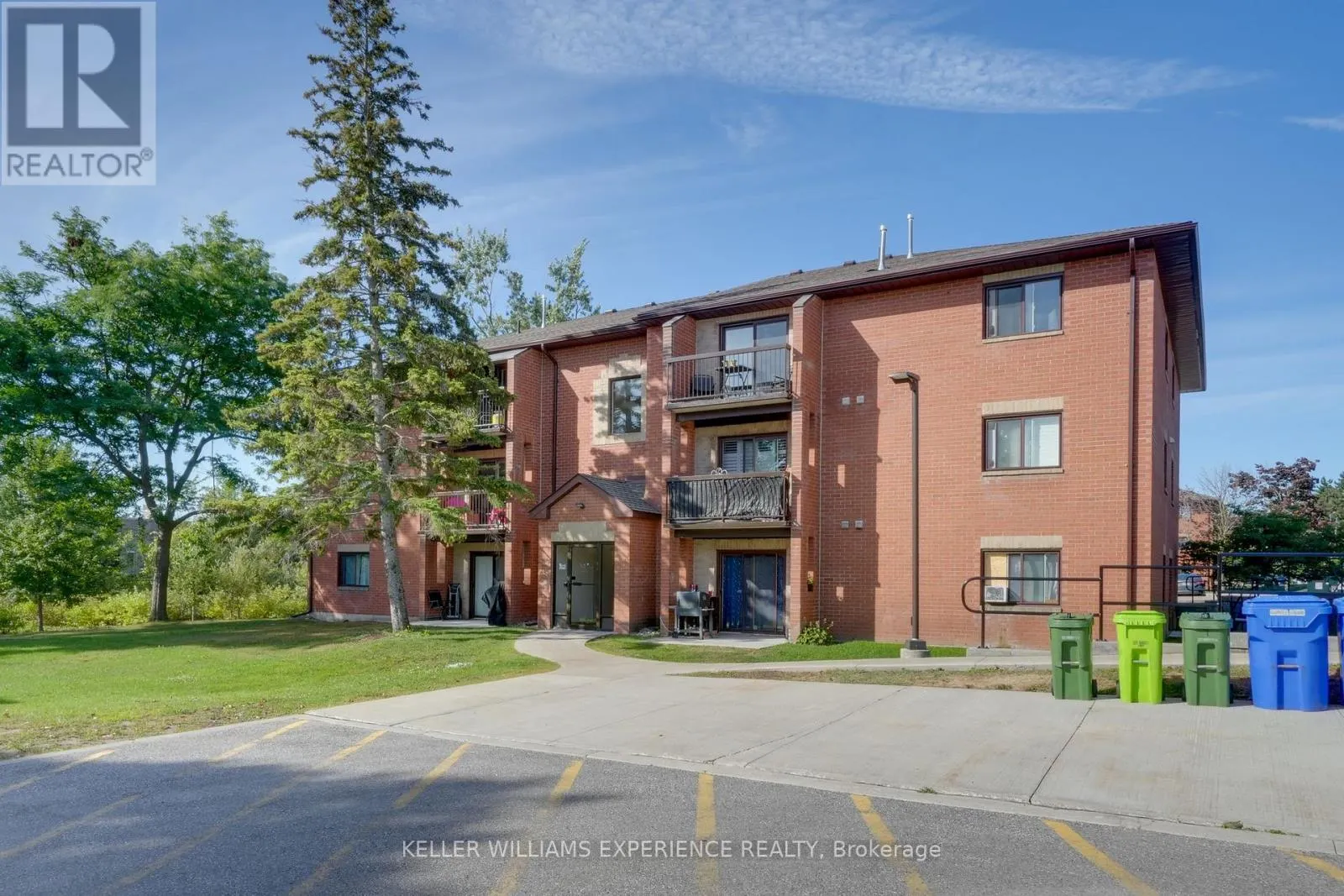 E8 - 167 EDGEHILL DRIVE