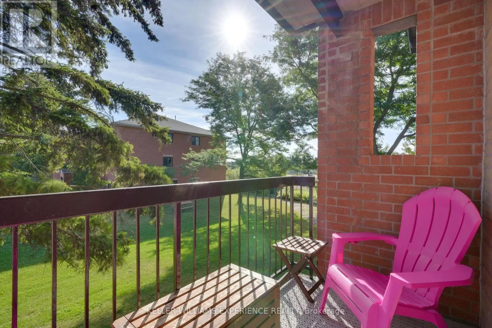 E8 - 167 EDGEHILL DRIVE
