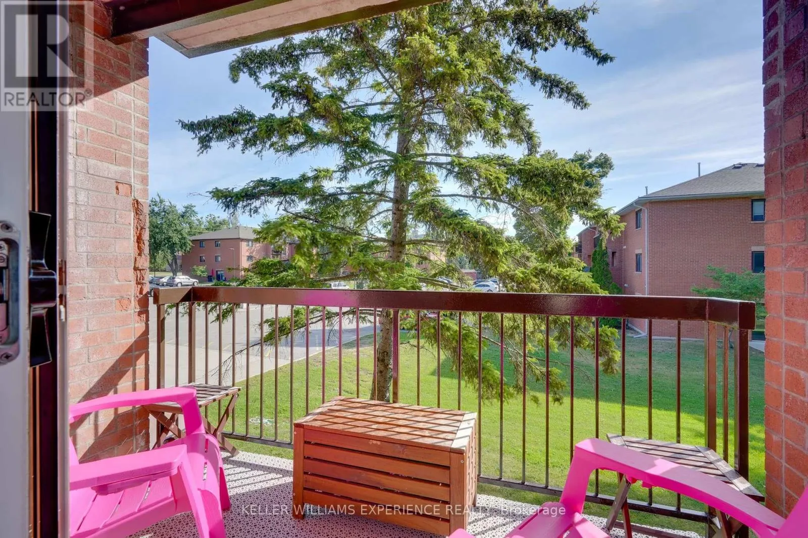 E8 - 167 EDGEHILL DRIVE