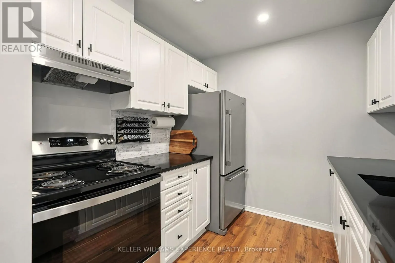 E8 - 167 EDGEHILL DRIVE