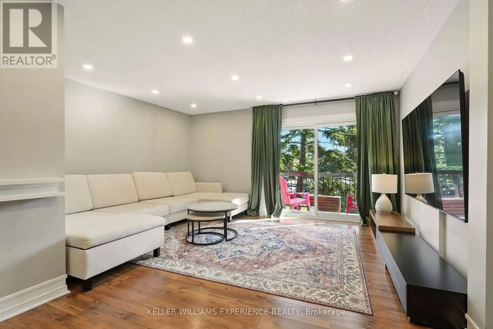 E8 - 167 EDGEHILL DRIVE