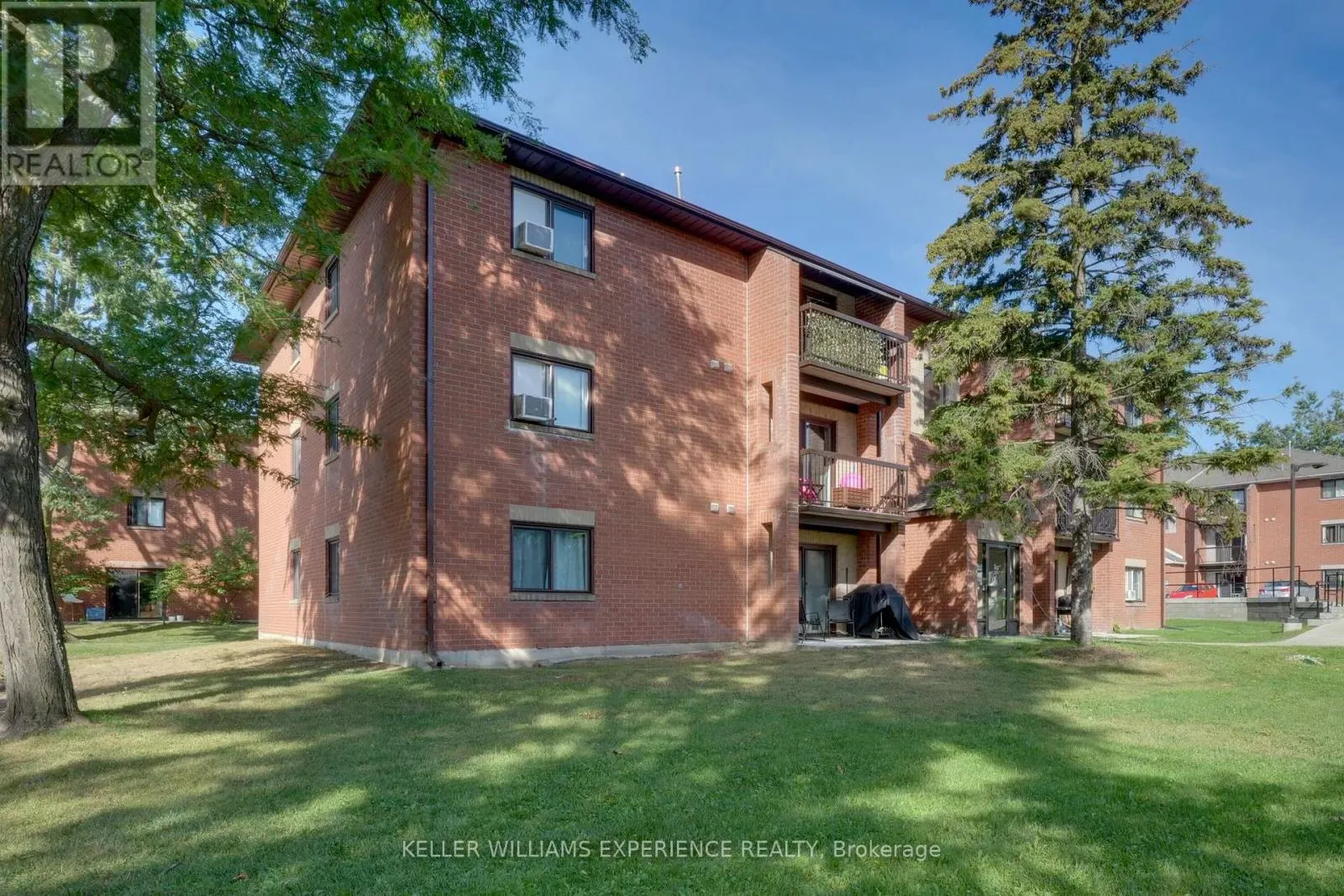 E8 - 167 EDGEHILL DRIVE