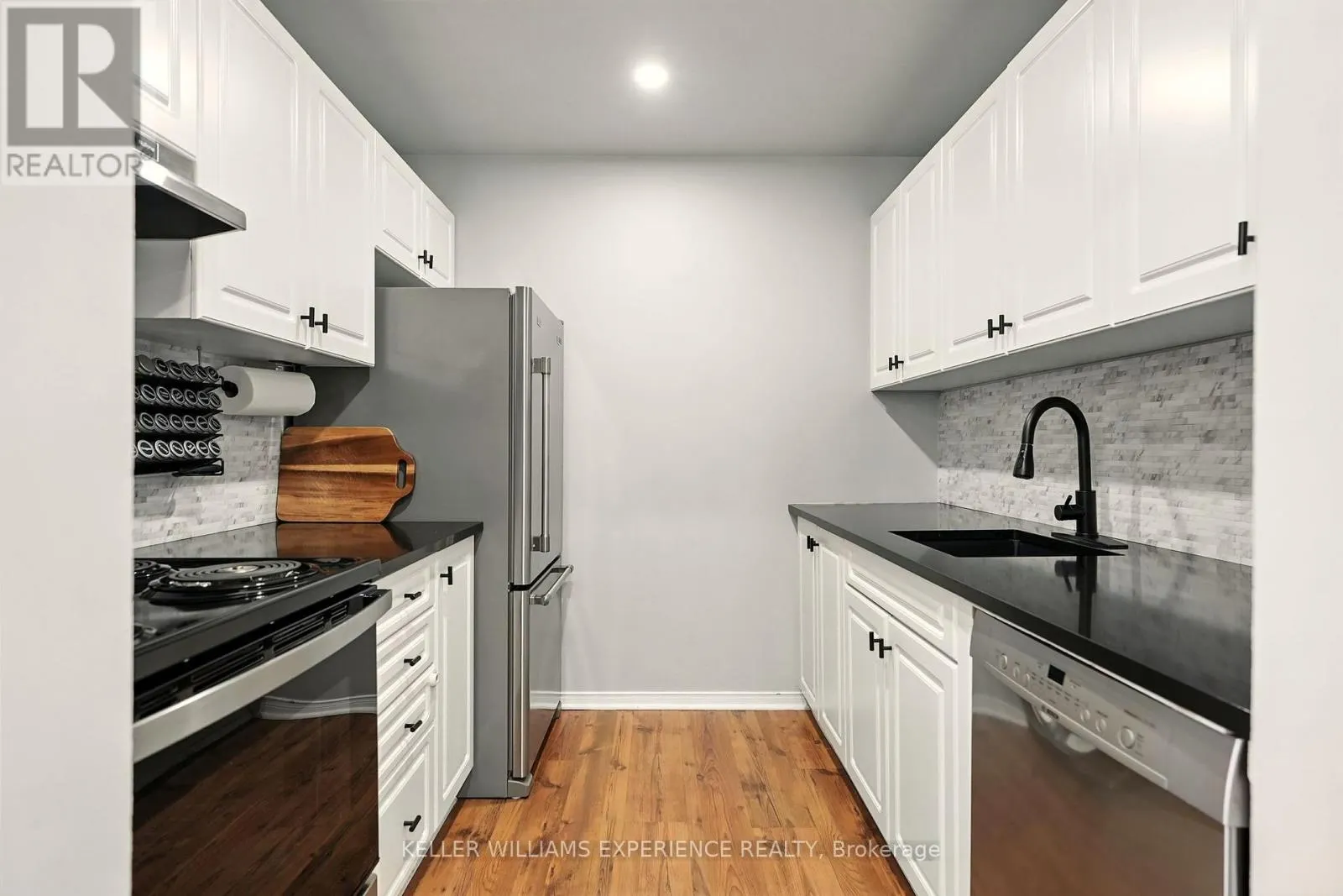 E8 - 167 EDGEHILL DRIVE