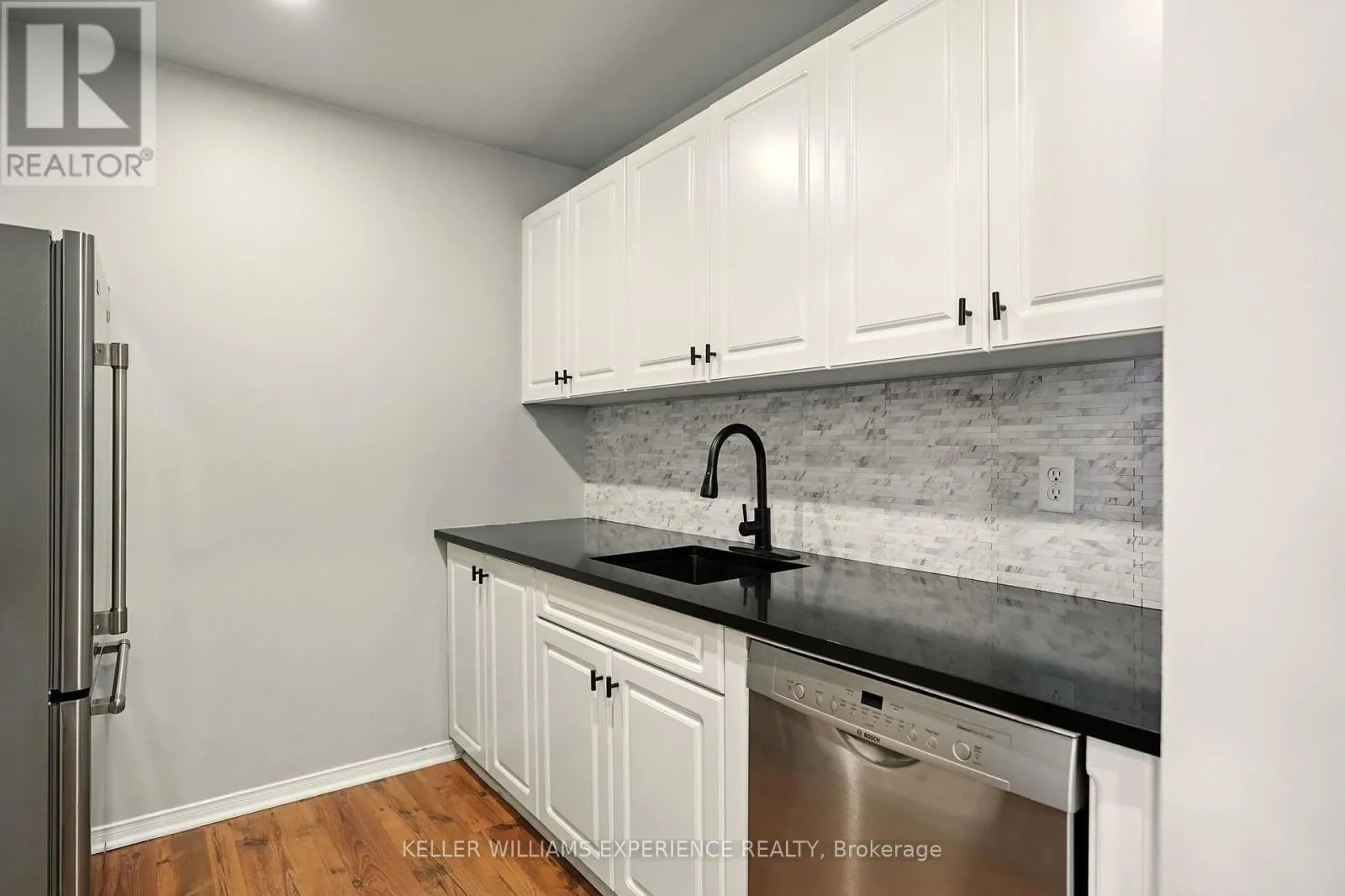 E8 - 167 EDGEHILL DRIVE