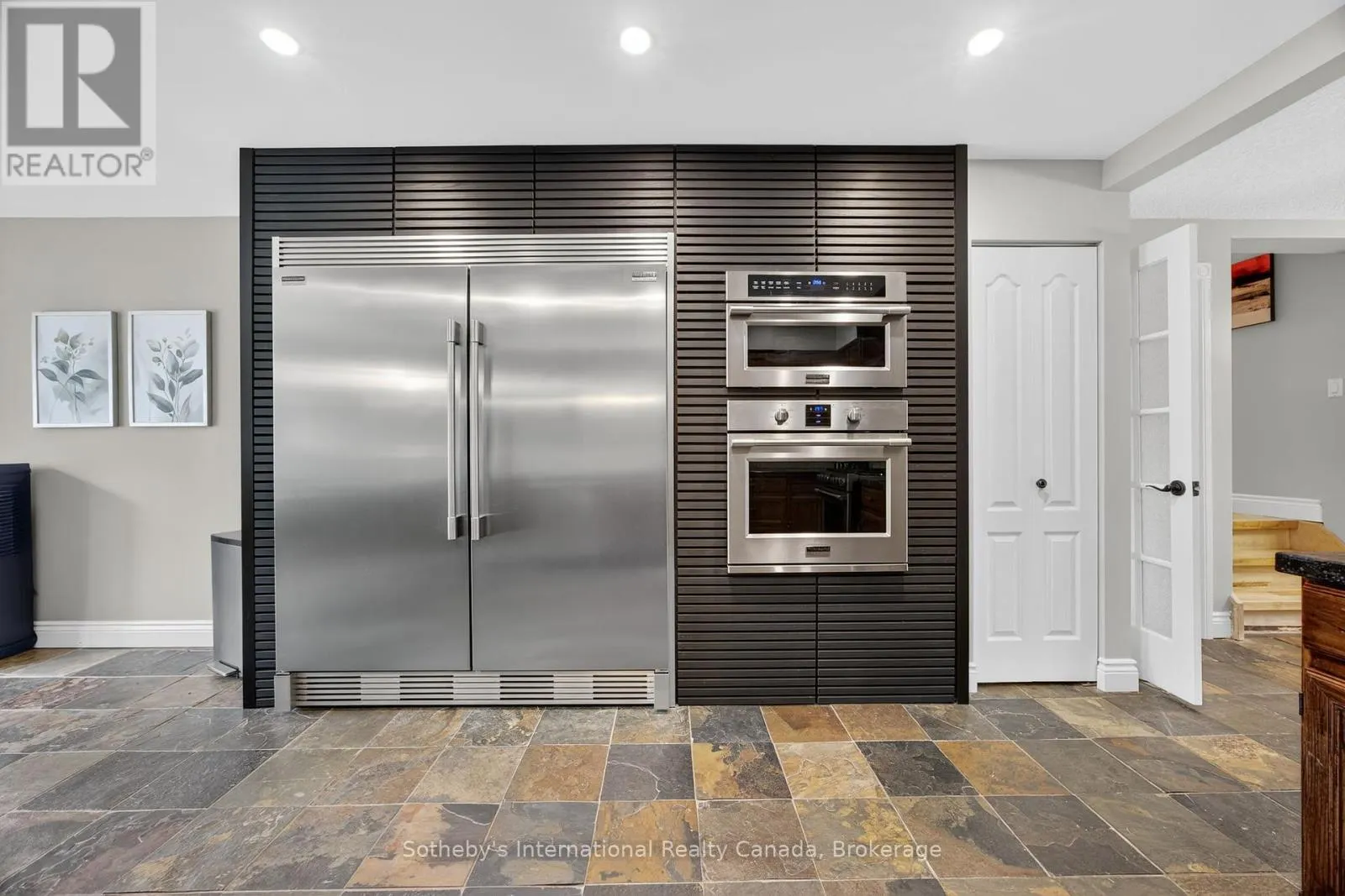 79 CAROLINE STREET W
