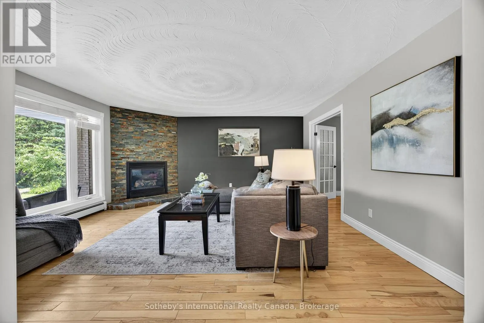 79 CAROLINE STREET W