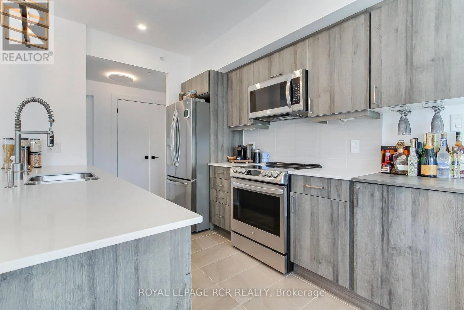 412 - 10 CULINARY LANE
