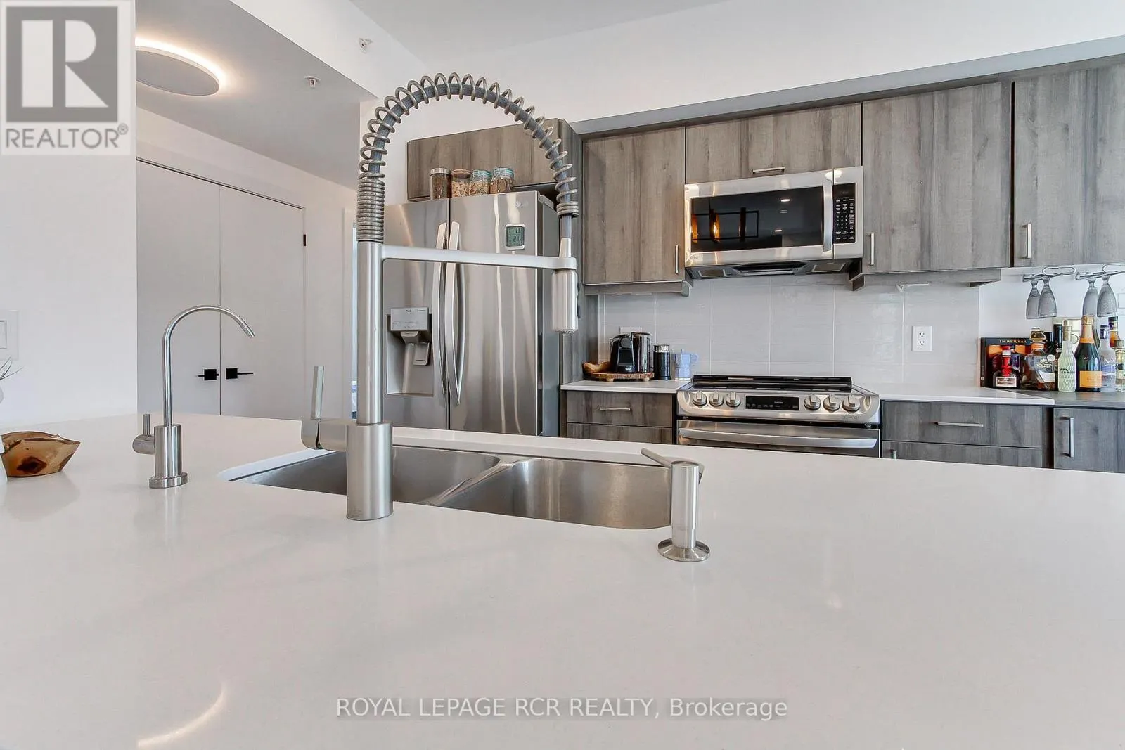 412 - 10 CULINARY LANE