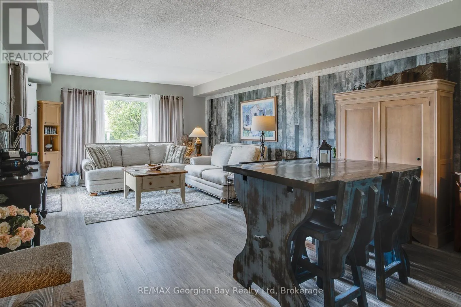 102 - 11 BECK BOULEVARD, #102