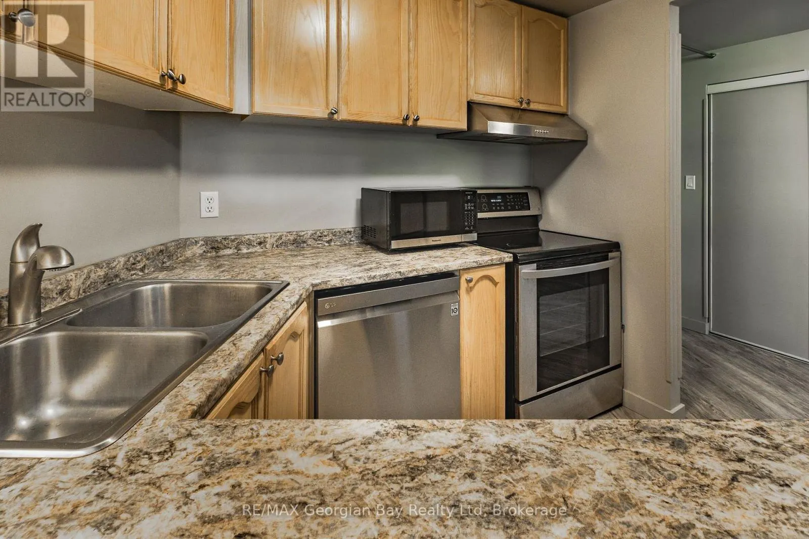 102 - 11 BECK BOULEVARD, #102
