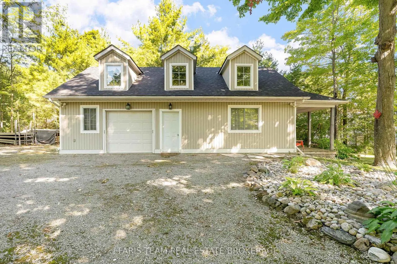 1449 CHAMPLAIN ROAD