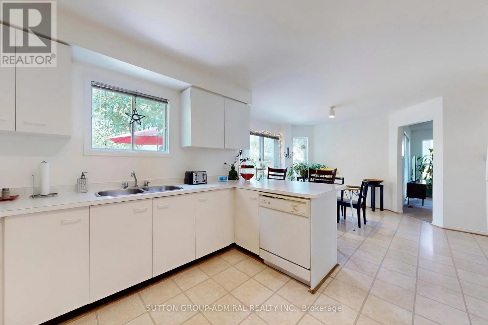 184 HANMER STREET W