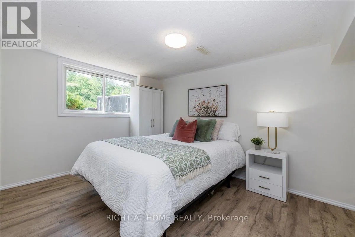 1050 GLEN MHOR CRESCENT
