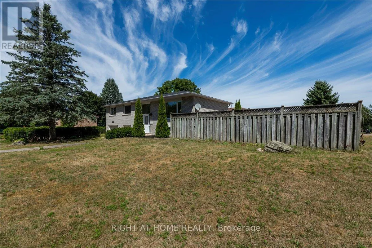 1050 GLEN MHOR CRESCENT