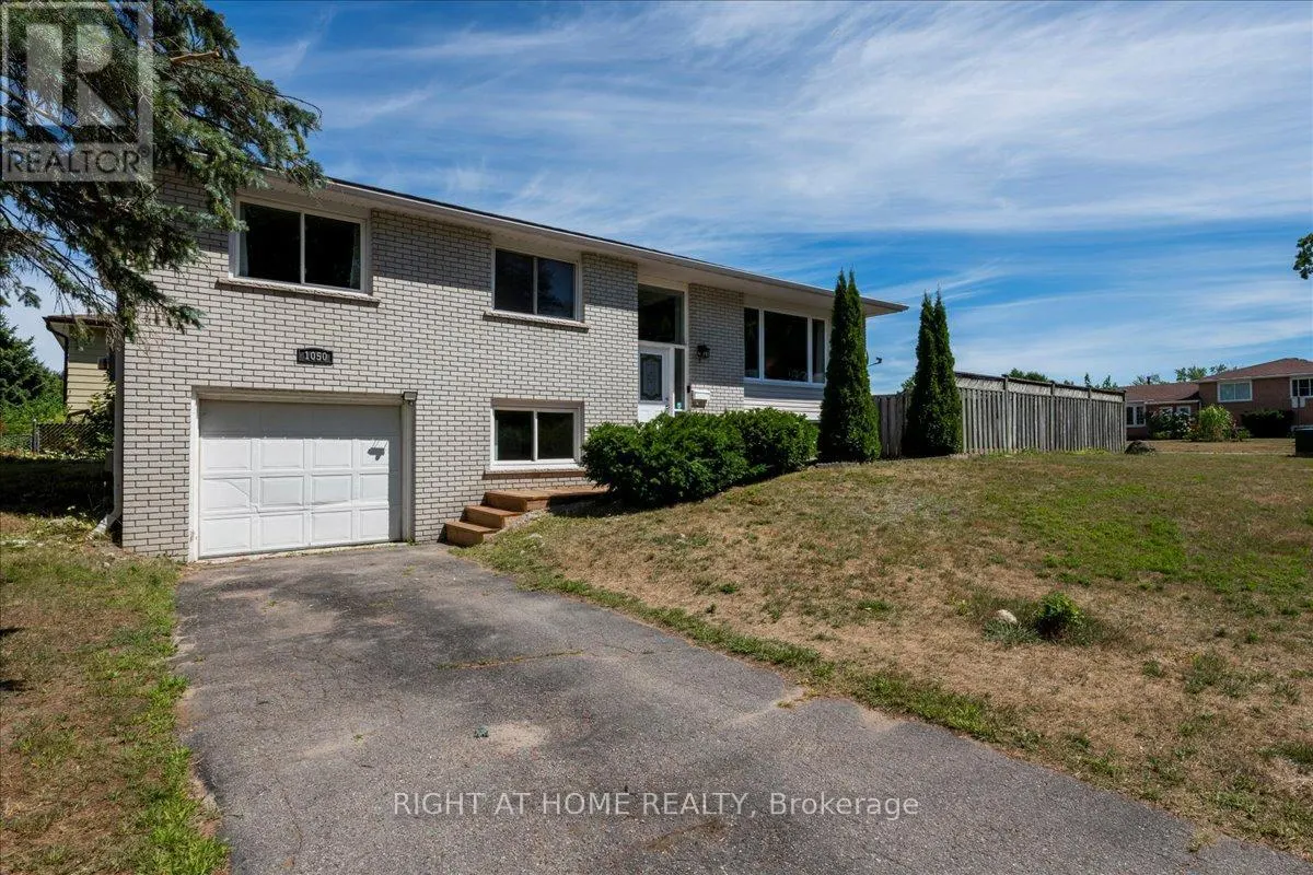 1050 GLEN MHOR CRESCENT