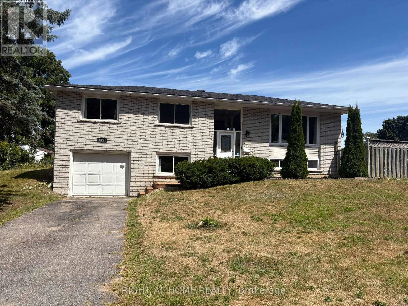 1050 GLEN MHOR CRESCENT