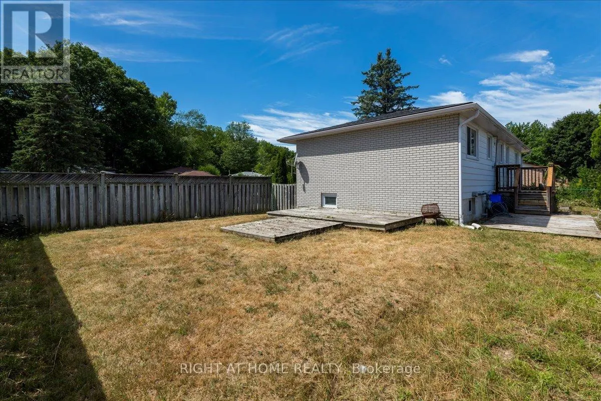 1050 GLEN MHOR CRESCENT