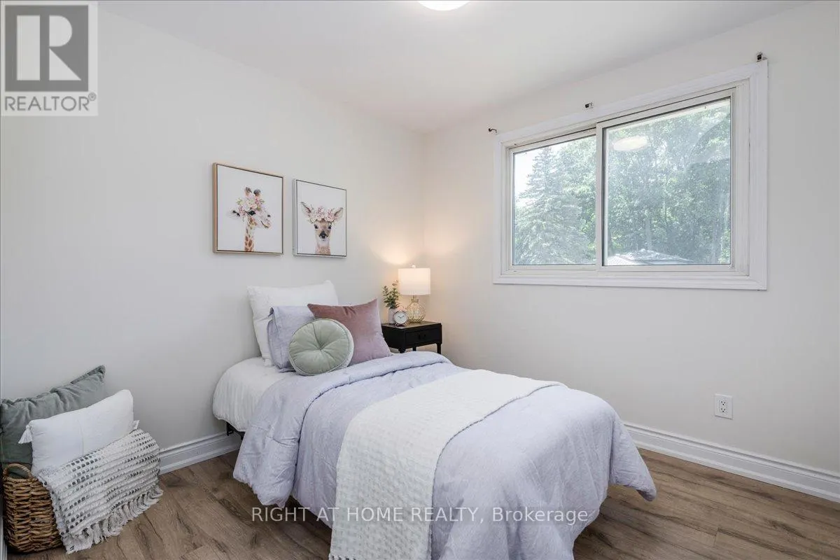 1050 GLEN MHOR CRESCENT