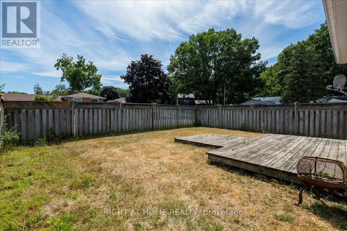 1050 GLEN MHOR CRESCENT