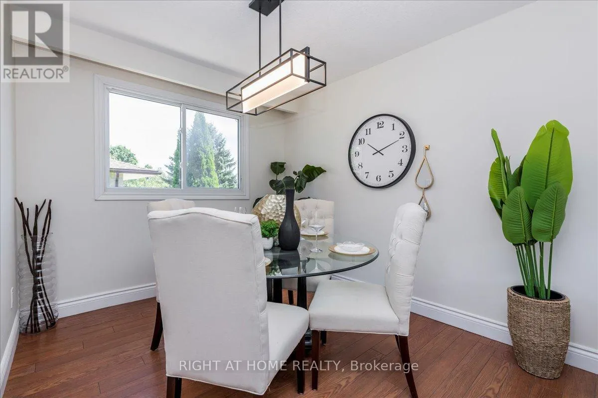 1050 GLEN MHOR CRESCENT