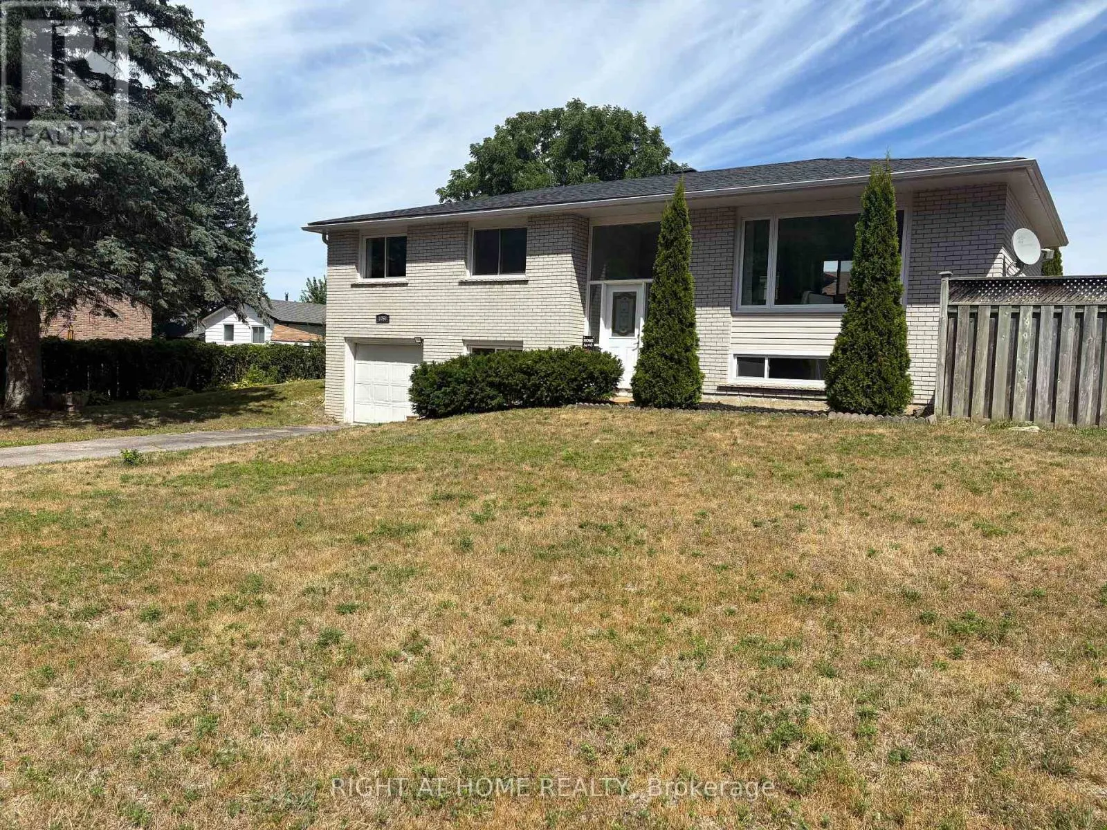 1050 GLEN MHOR CRESCENT