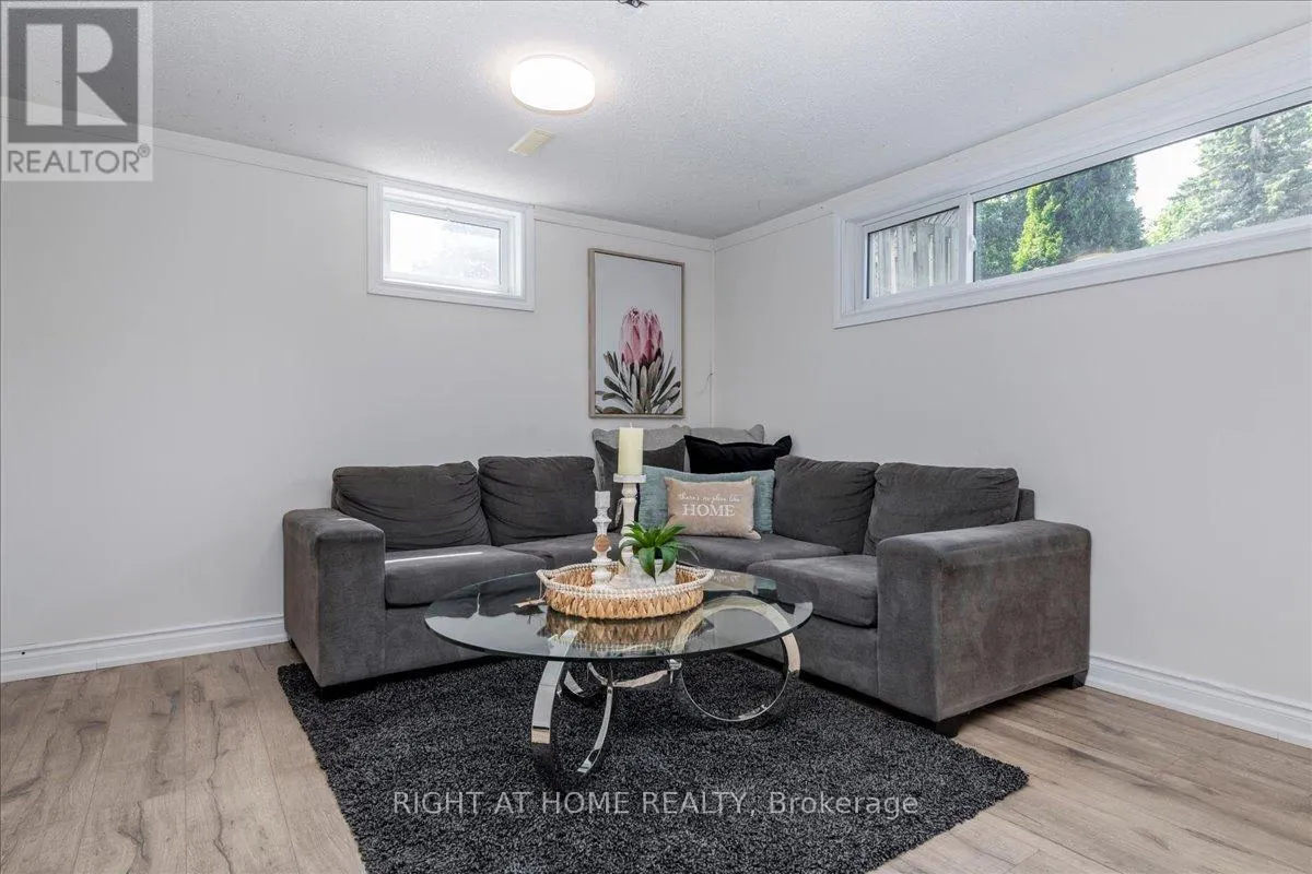 1050 GLEN MHOR CRESCENT
