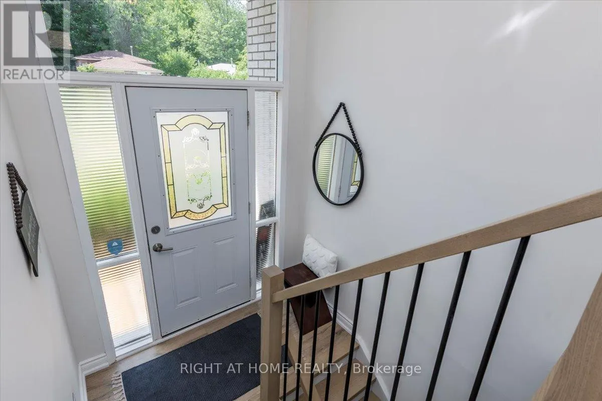 1050 GLEN MHOR CRESCENT