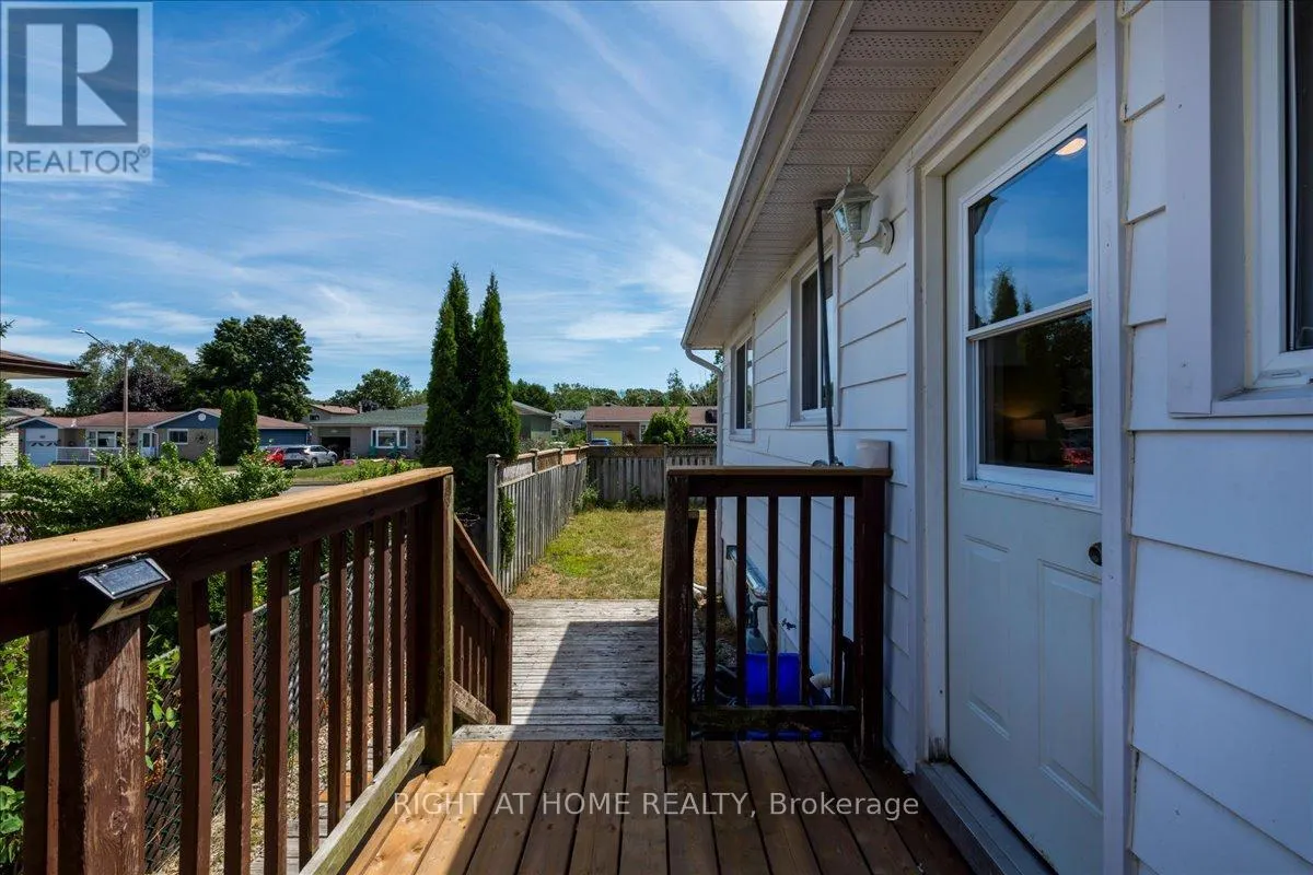 1050 GLEN MHOR CRESCENT