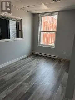 304 - 10 PETER STREET N